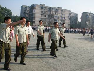 省軍區領導步入會場
